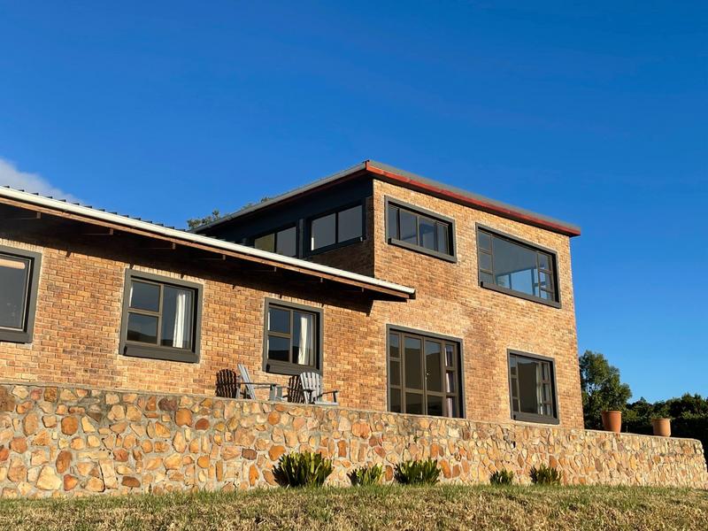 5 Bedroom Property for Sale in Capri Western Cape